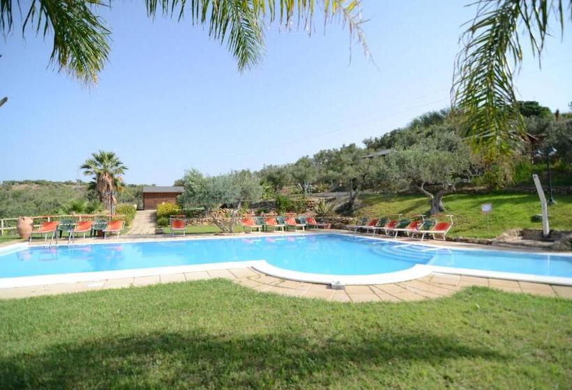 هتل Residence La Luna Nel Pozzo