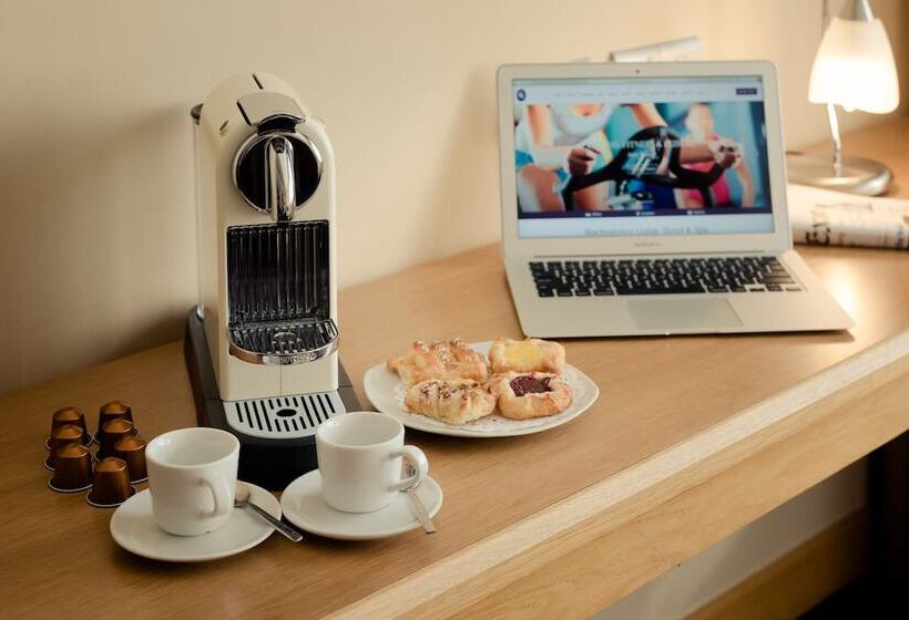 Отель Rochestown Lodge