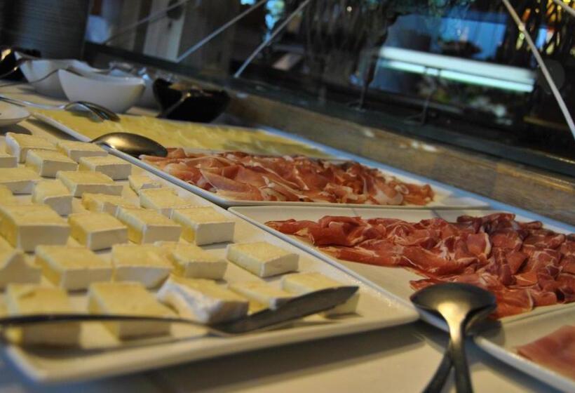 酒店 Sailing Center