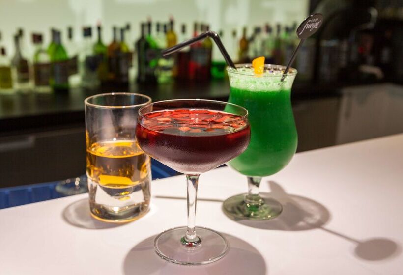 Отель The Originals City, Hôtel Les Thermes De L Avenue, Dax