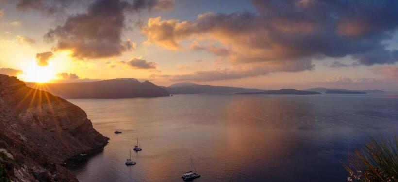 هتل Thirea Suites