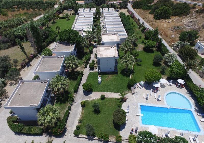 בית מלון כפרי Valley Village