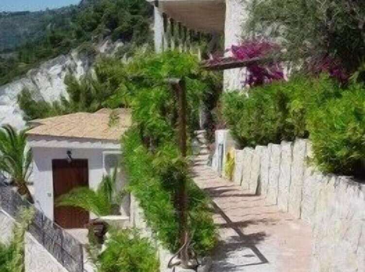 Отель Villa Scapone