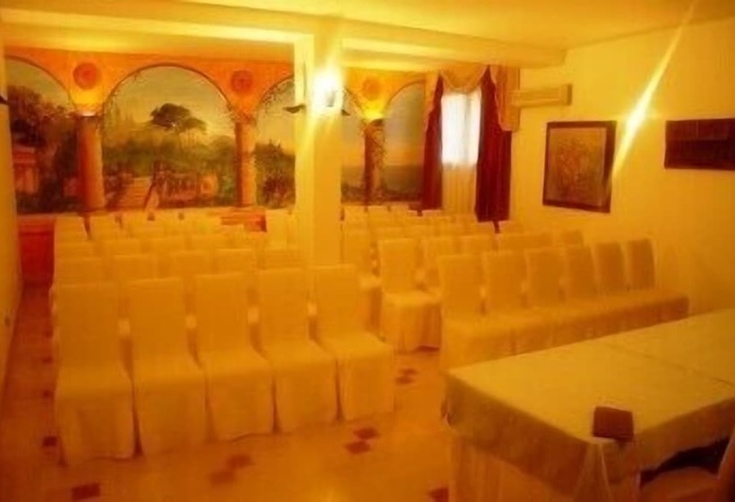 هتل Villa Scapone