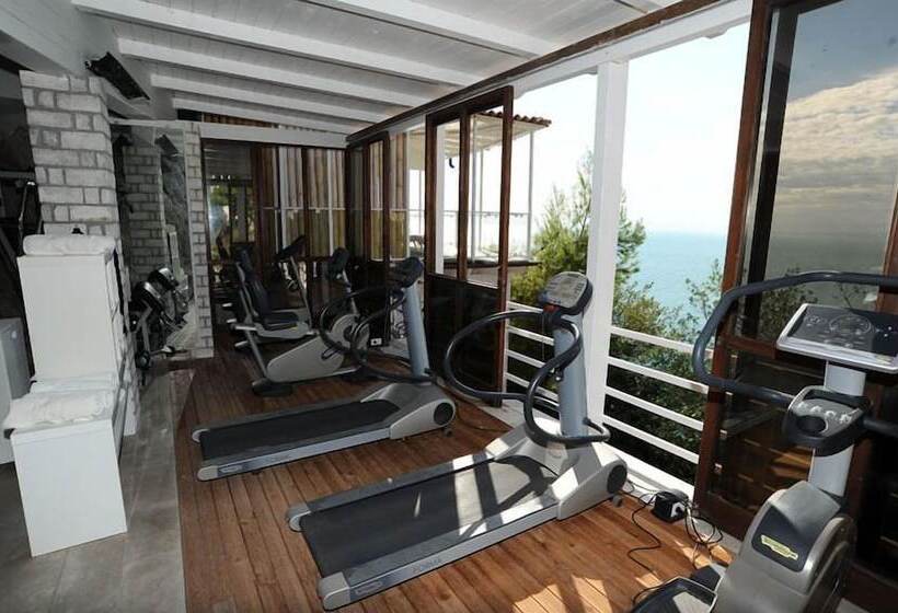 هتل Villa Scapone