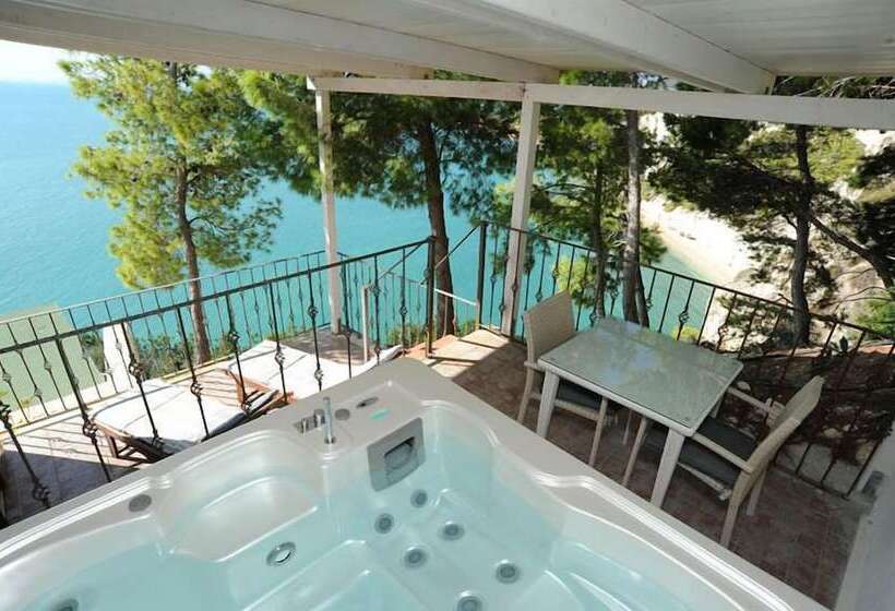 هتل Villa Scapone