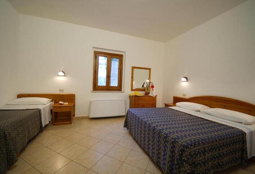 فندق Villaggio Torre Ruffa Robinson