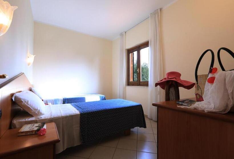 فندق Villaggio Torre Ruffa Robinson