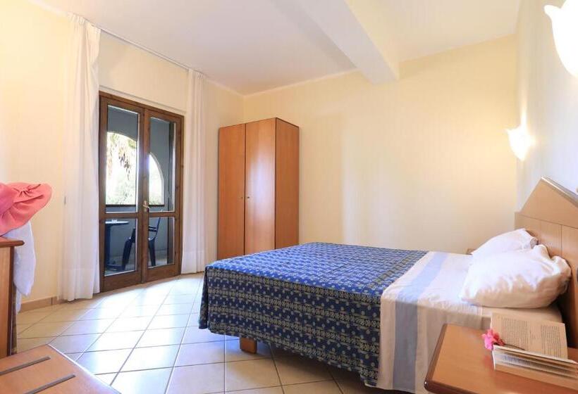 فندق Villaggio Torre Ruffa Robinson