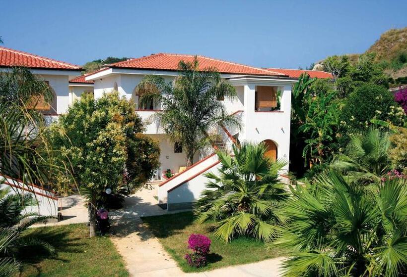 فندق Villaggio Torre Ruffa Robinson