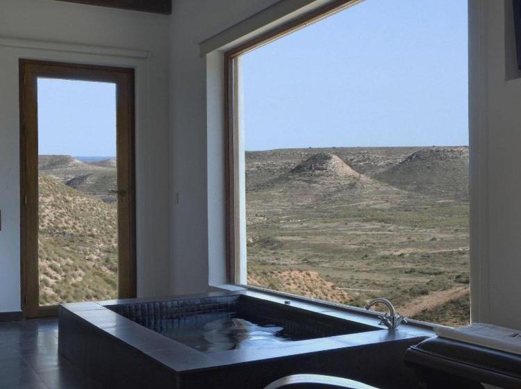 La Almendra Y El Gitano