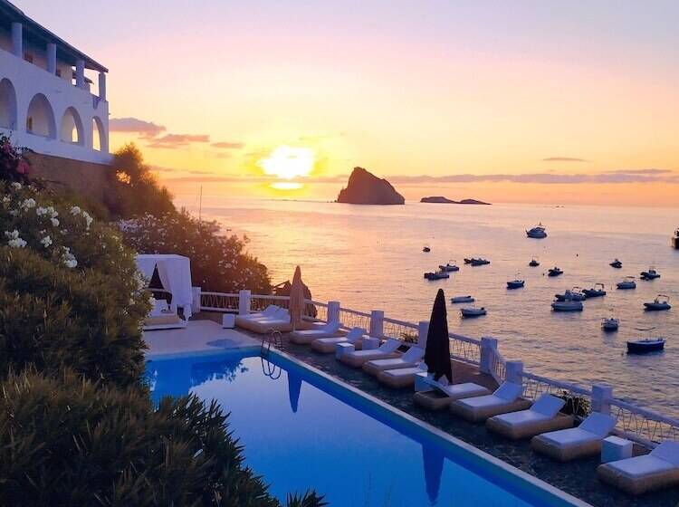 La Piazza Luxury Hotel & Spa