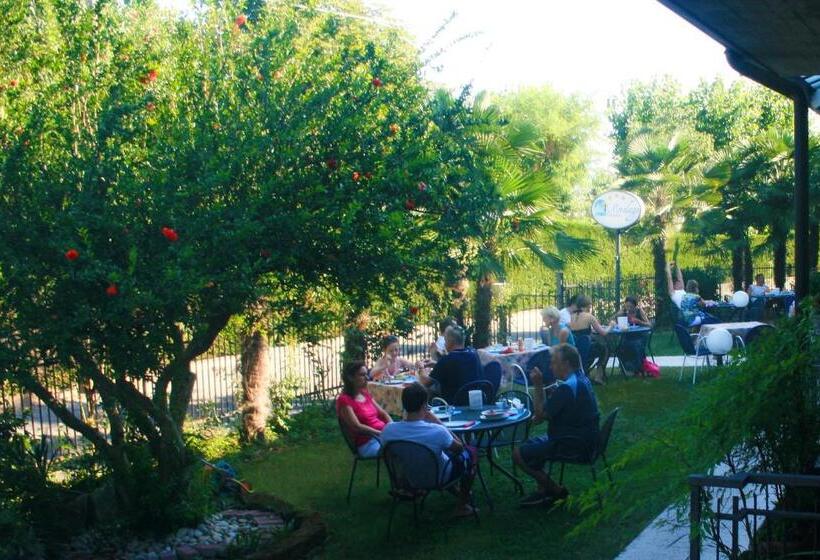 Residence Miralago Rooms & Apartments