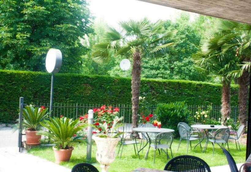 Residence Miralago Rooms & Apartments