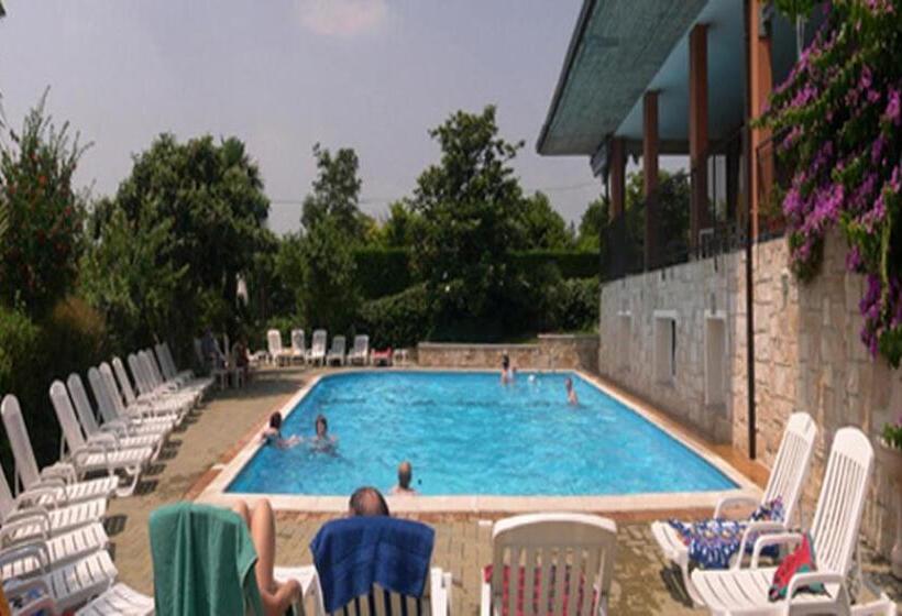 Residence Miralago Rooms & Apartments