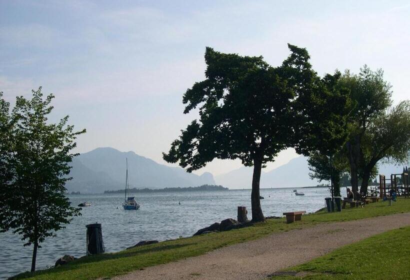 Residence Miralago Rooms & Apartments