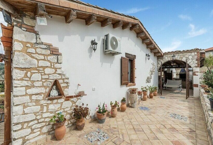 Heritage Cottage In Cianciana With Terrace