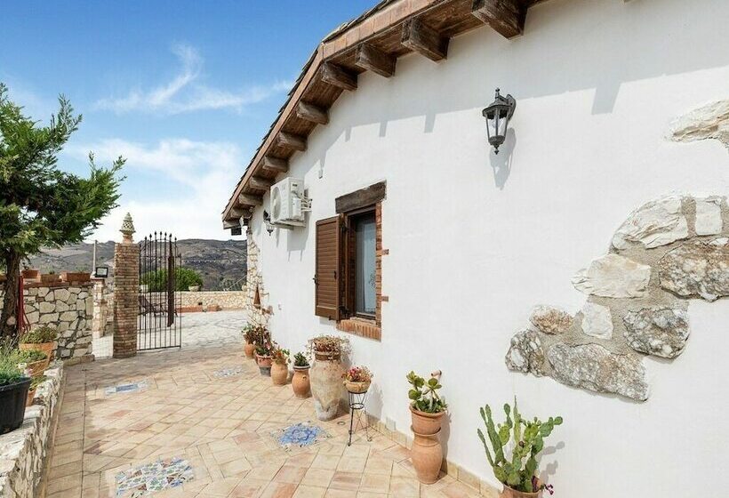 Heritage Cottage In Cianciana With Terrace