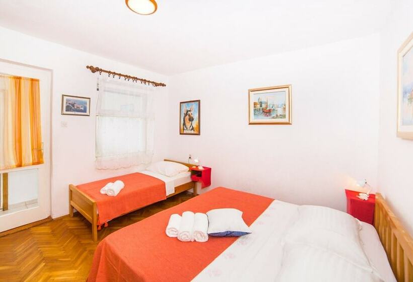 بنسيون Apartments Bratus