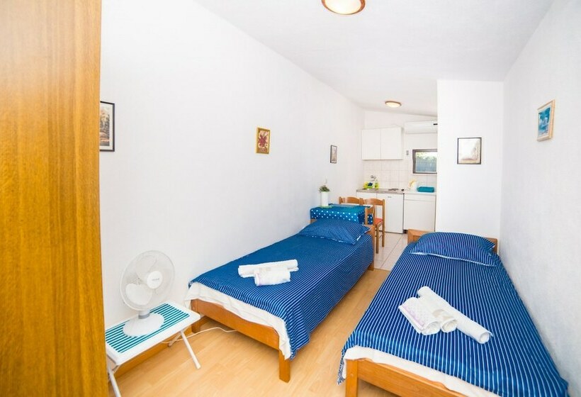 بنسيون Apartments Bratus