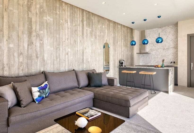 Santorini Sky, Luxury Resort