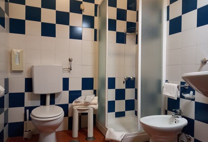 تختخواب و صبحانه Tourist House