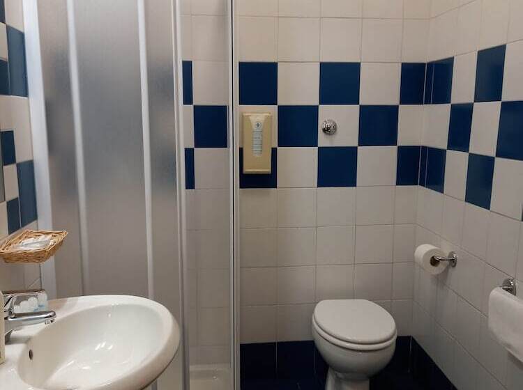 تختخواب و صبحانه Tourist House