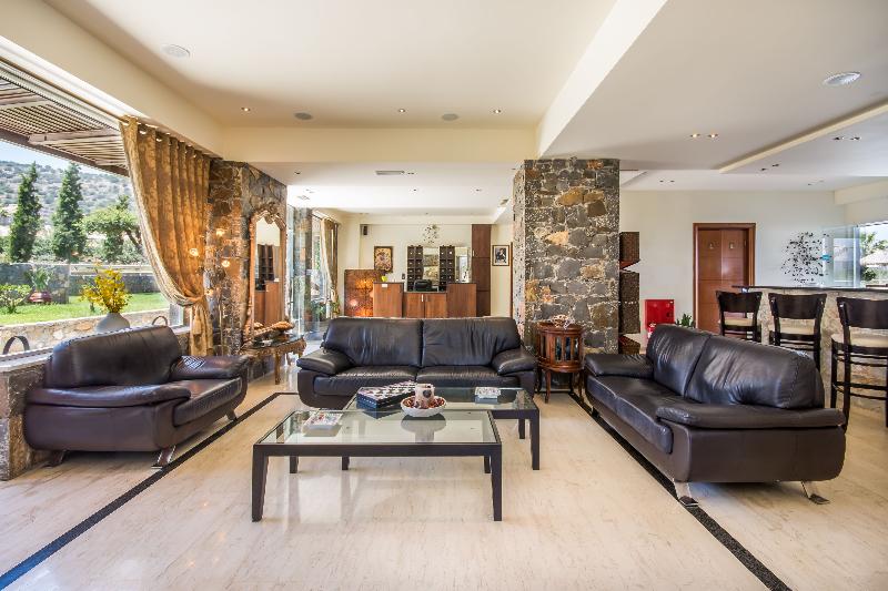 Dias Luxury Studios & Apartments