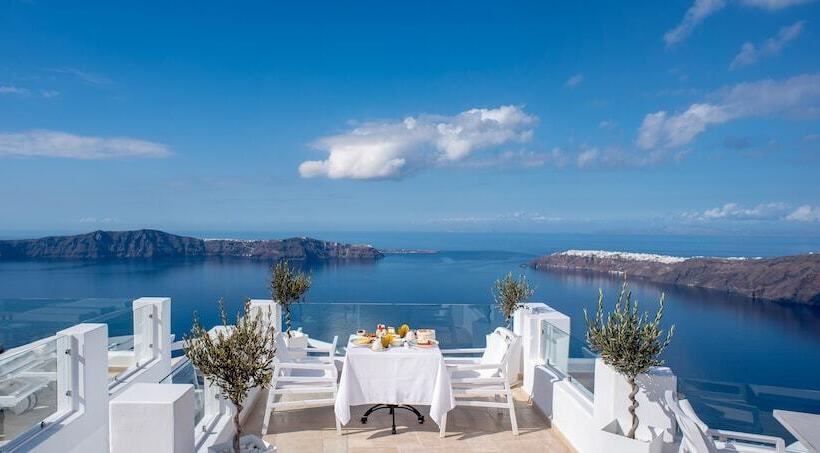 فندق Above Blue Suites