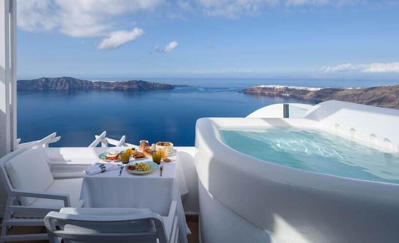 فندق Above Blue Suites