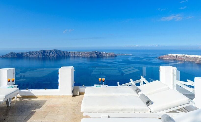 فندق Above Blue Suites