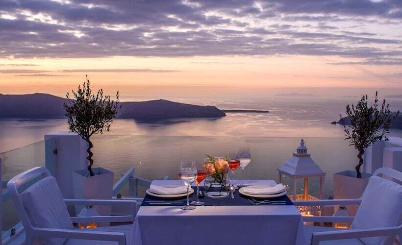 فندق Above Blue Suites