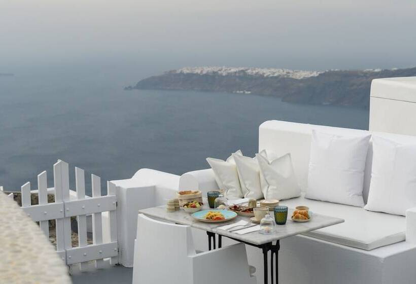 فندق Above Blue Suites