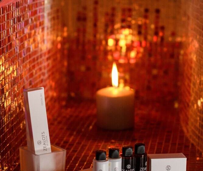 فندق Above Blue Suites