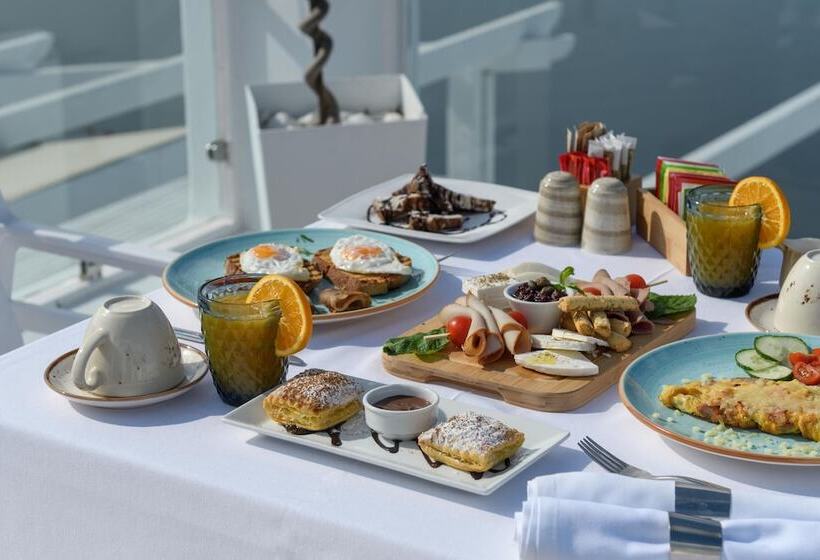 فندق Above Blue Suites