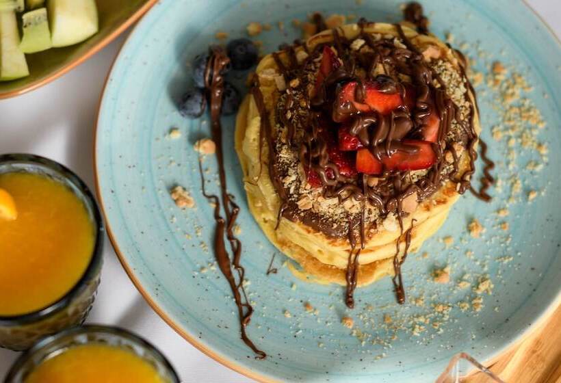 فندق Above Blue Suites