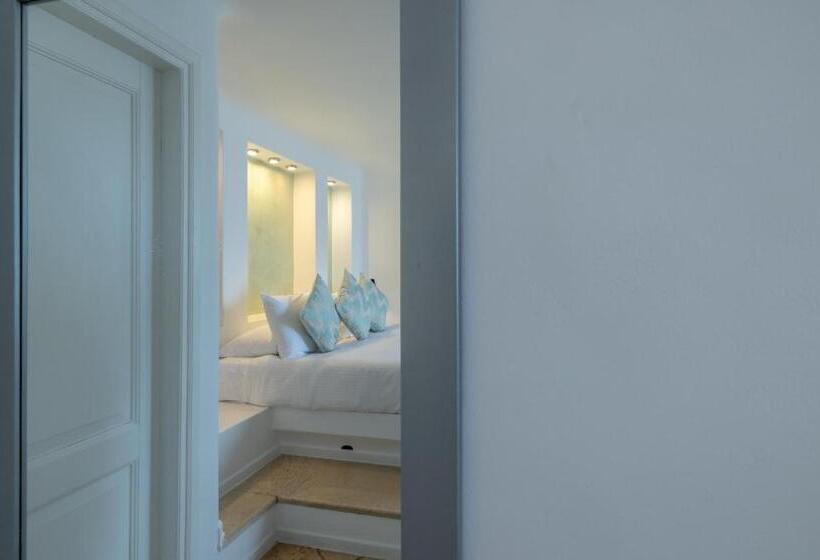 فندق Above Blue Suites