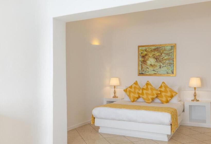 فندق Above Blue Suites