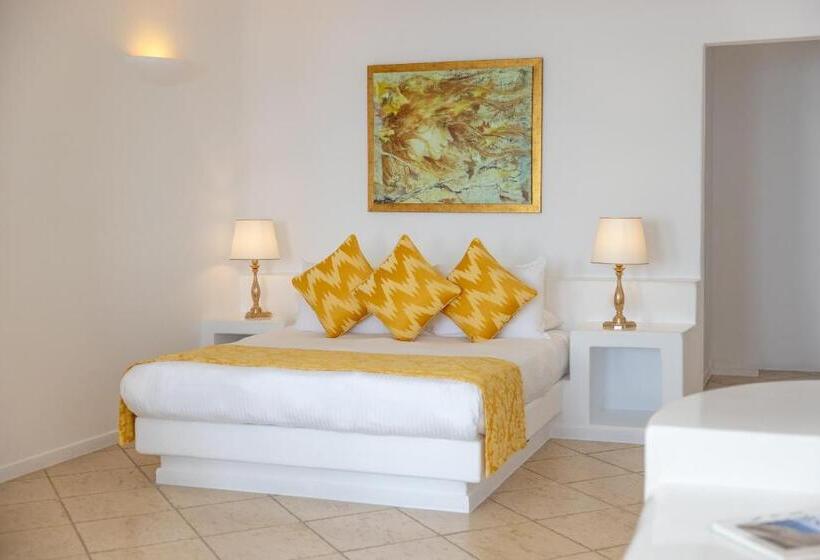 فندق Above Blue Suites