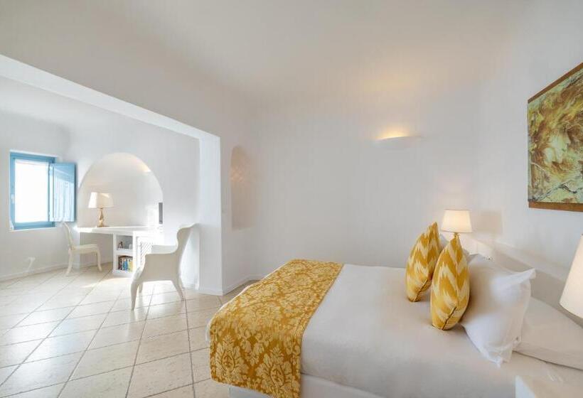 فندق Above Blue Suites