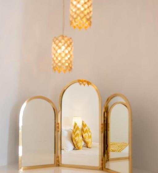 فندق Above Blue Suites