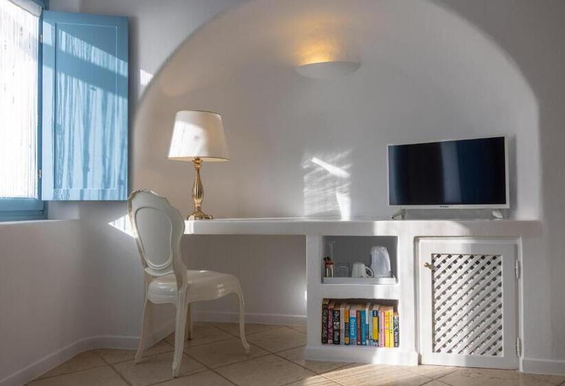 فندق Above Blue Suites