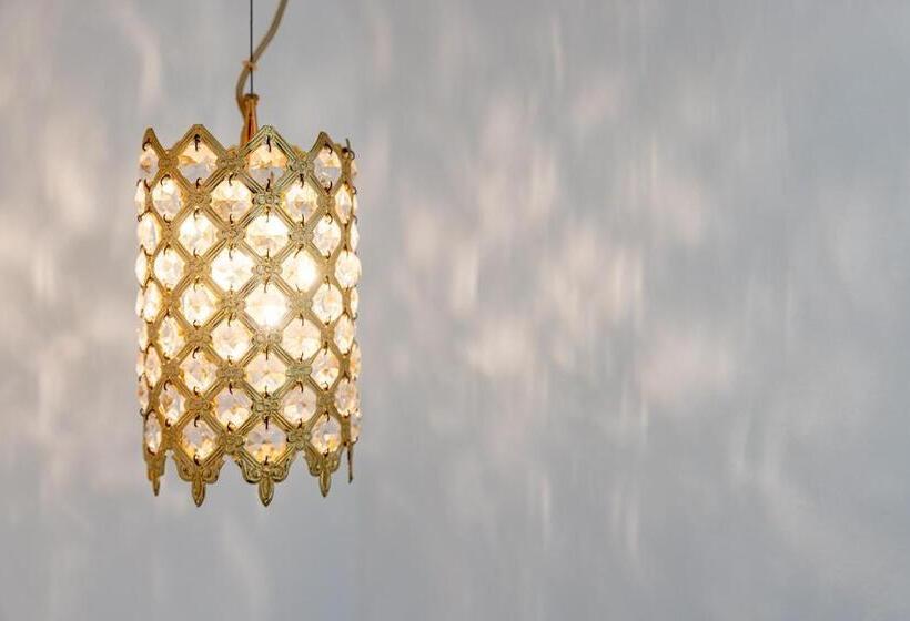 فندق Above Blue Suites