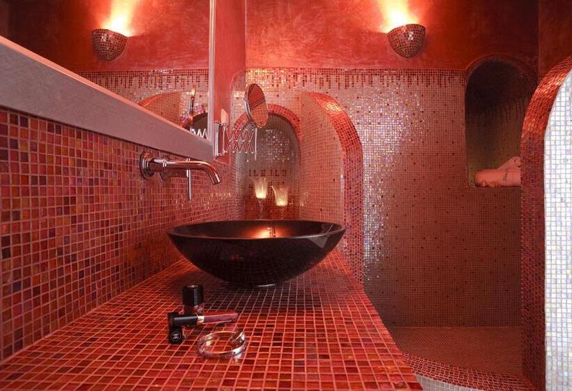 فندق Above Blue Suites