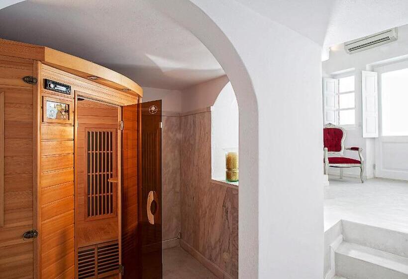 فندق Above Blue Suites