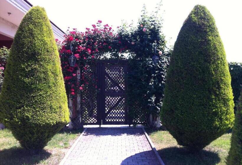 בית מלון כפרי Aiges Melathron