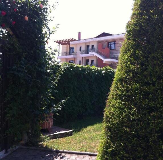 בית מלון כפרי Aiges Melathron