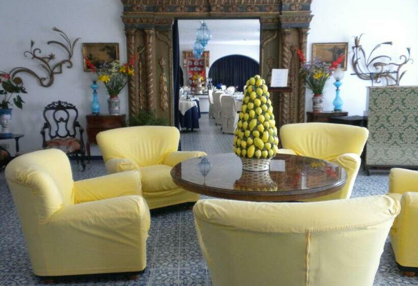 هتل Arathena Rocks