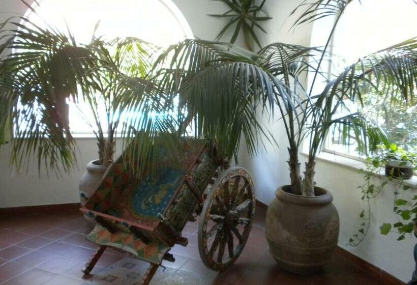 هتل Arathena Rocks