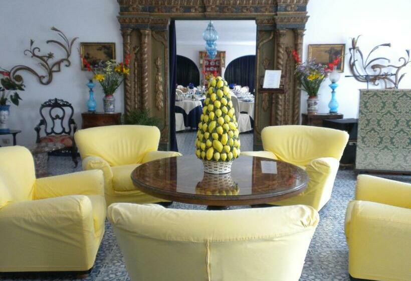 هتل Arathena Rocks